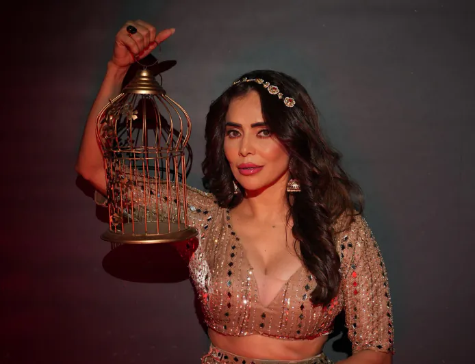 फैशन में छा गईं निकिता रावल, खुद को बताया 'चमकदार'